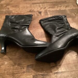 Women’s black leather ankle boots size